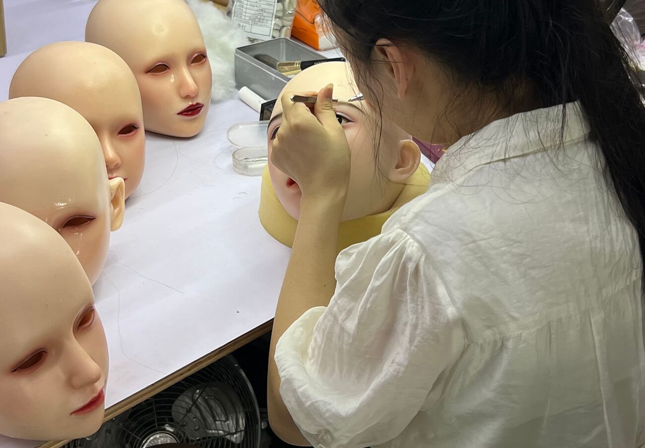 Makeup for TPE sex doll heads