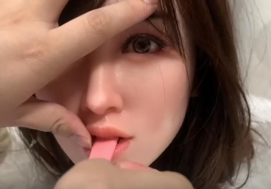 Sex doll with enhanced oral cavity